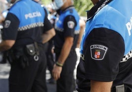 Se fuga tras un accidente, golpea una señal al aparcar y da positivo en alcohol