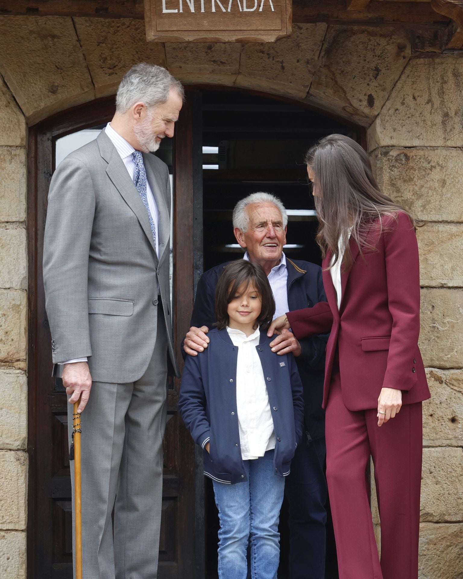 La visita de los Reyes a Brañosera, en imágenes