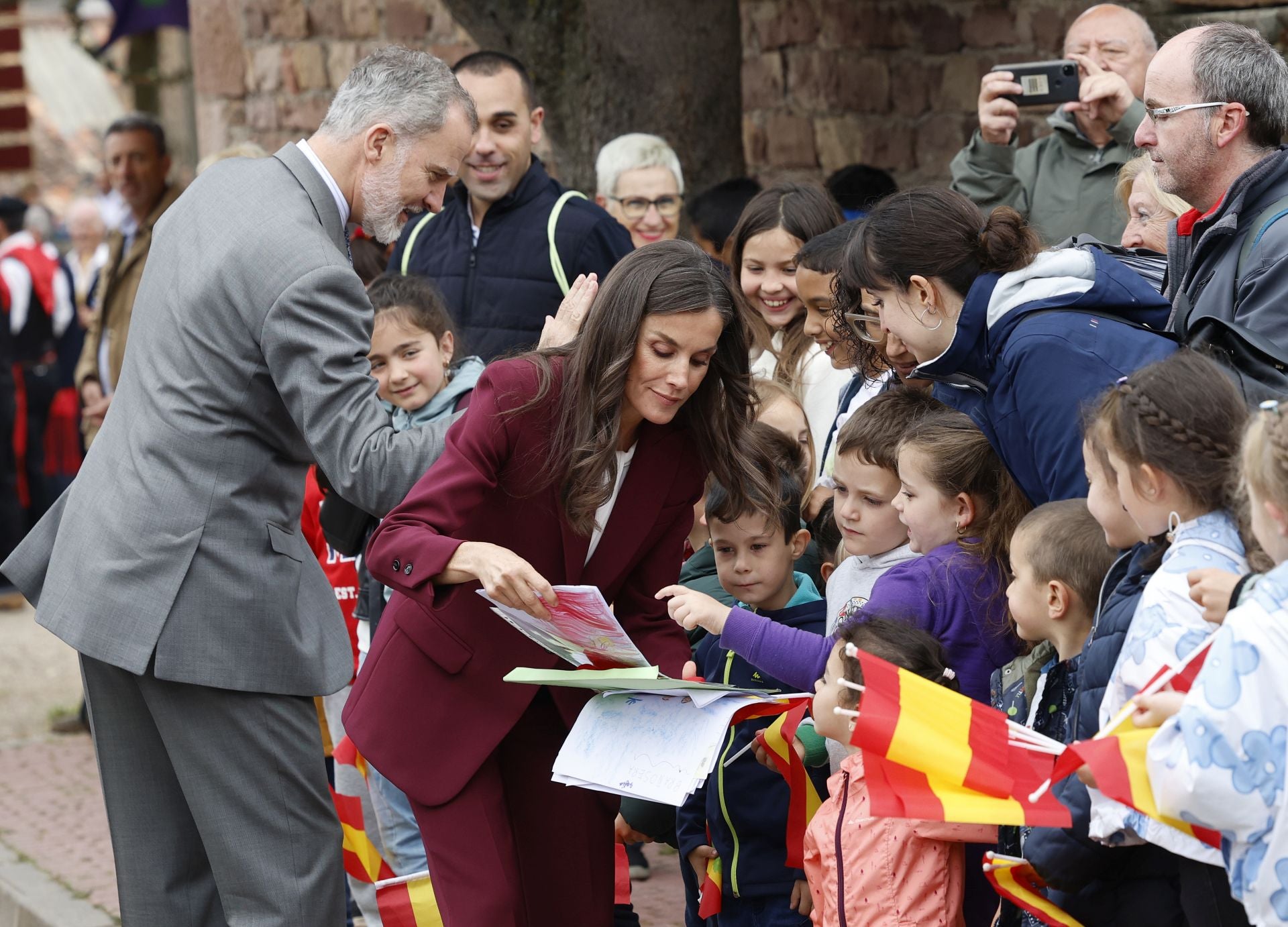 La visita de los Reyes a Brañosera, en imágenes
