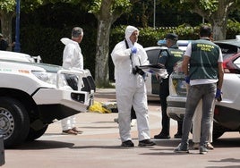 Efectivos de la Guardia Civil en la plaza de Santa Bárbara el día del trágico suceso.