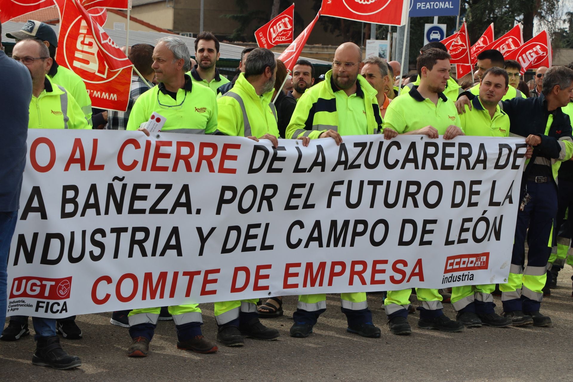 Concentración de trabajadores de Azucarera de La Bañeza