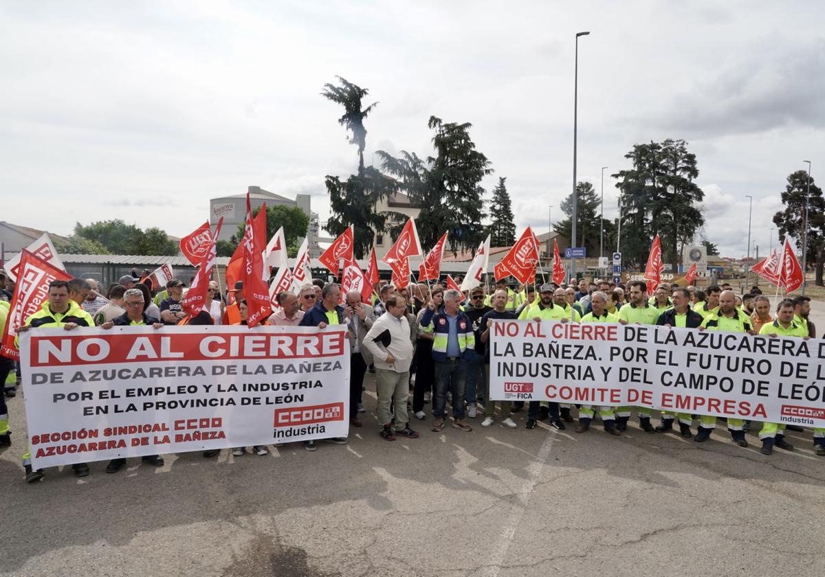Concentración de trabajadores de Azucarera de La Bañeza