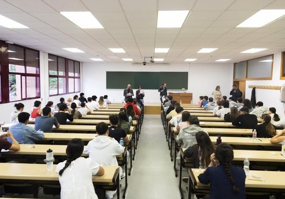 Una de las aulas del campus Esgueva, durante el primer examen de la PAU.