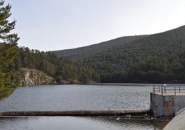 Embalse de El Tejo, en la sierra de Guadarrama.