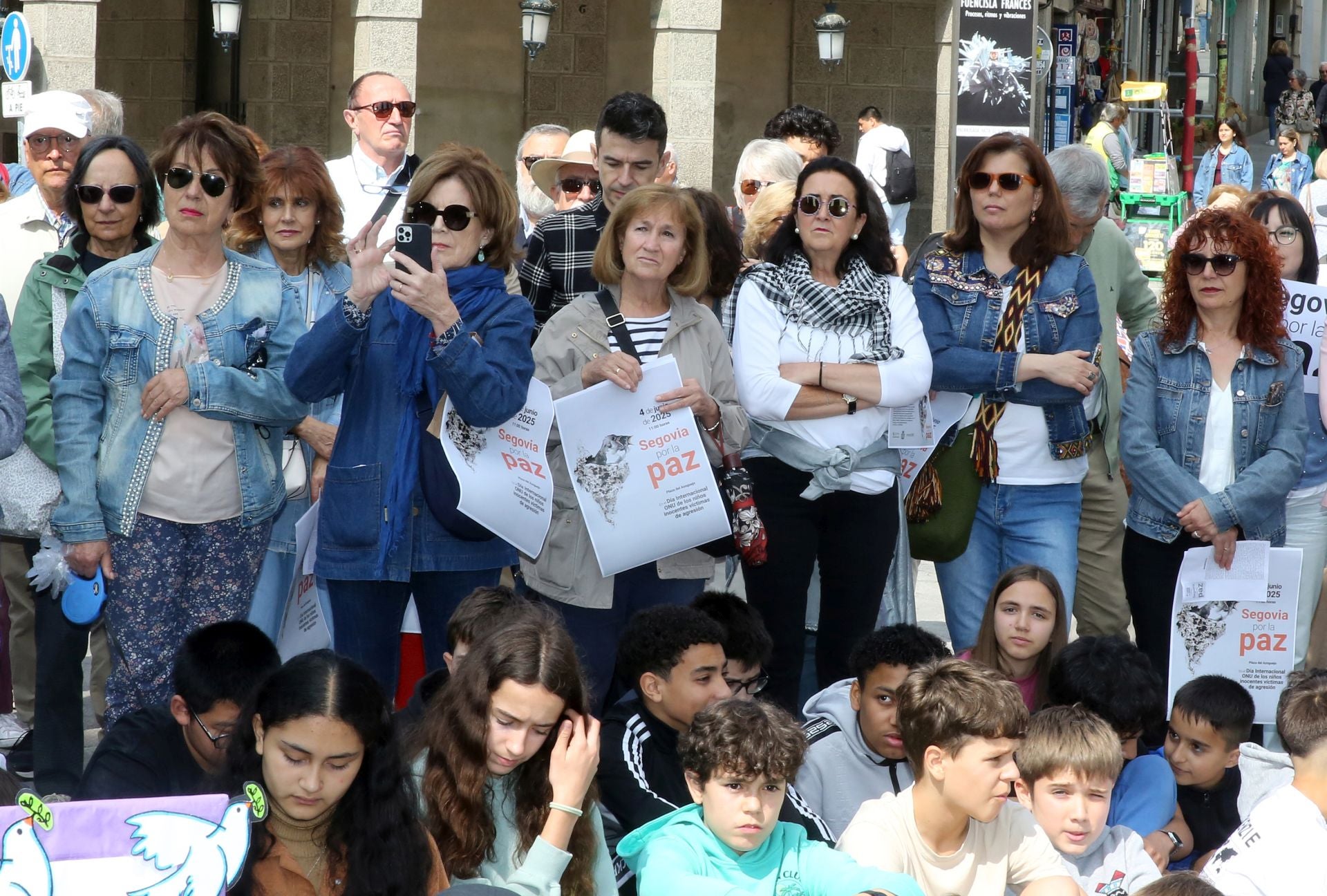 Fotos de la concentración por la paz en Segovia