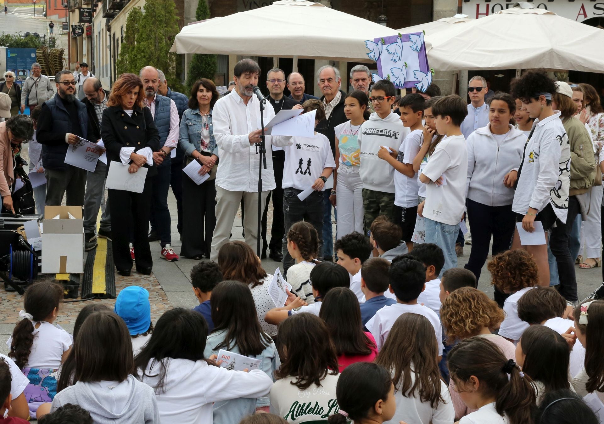 Fotos de la concentración por la paz en Segovia