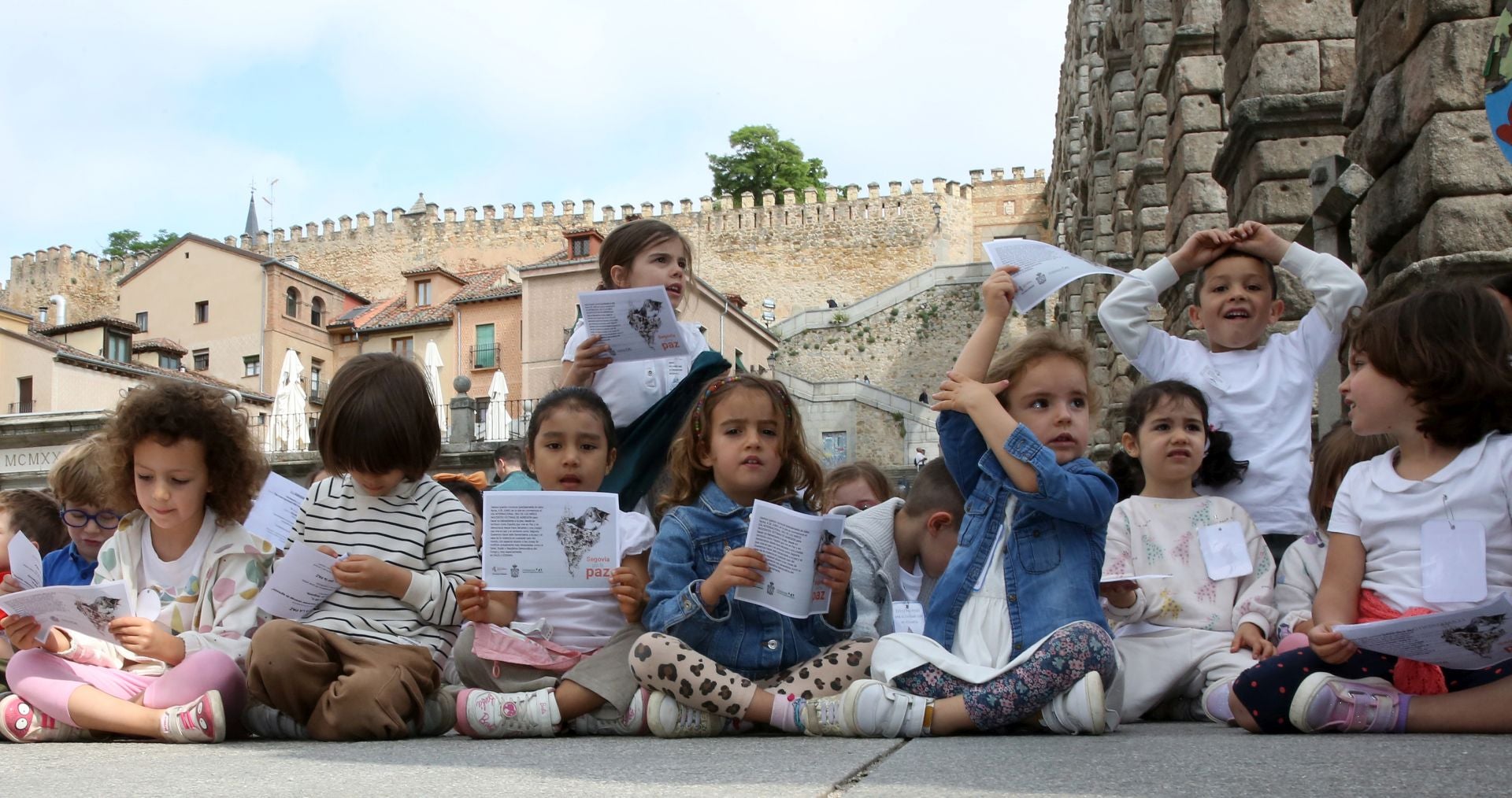 Fotos de la concentración por la paz en Segovia