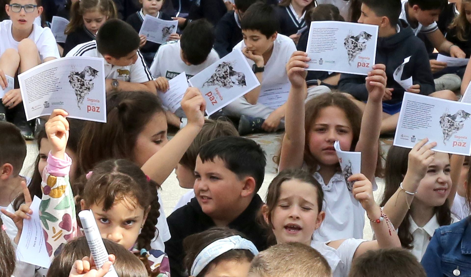 Fotos de la concentración por la paz en Segovia