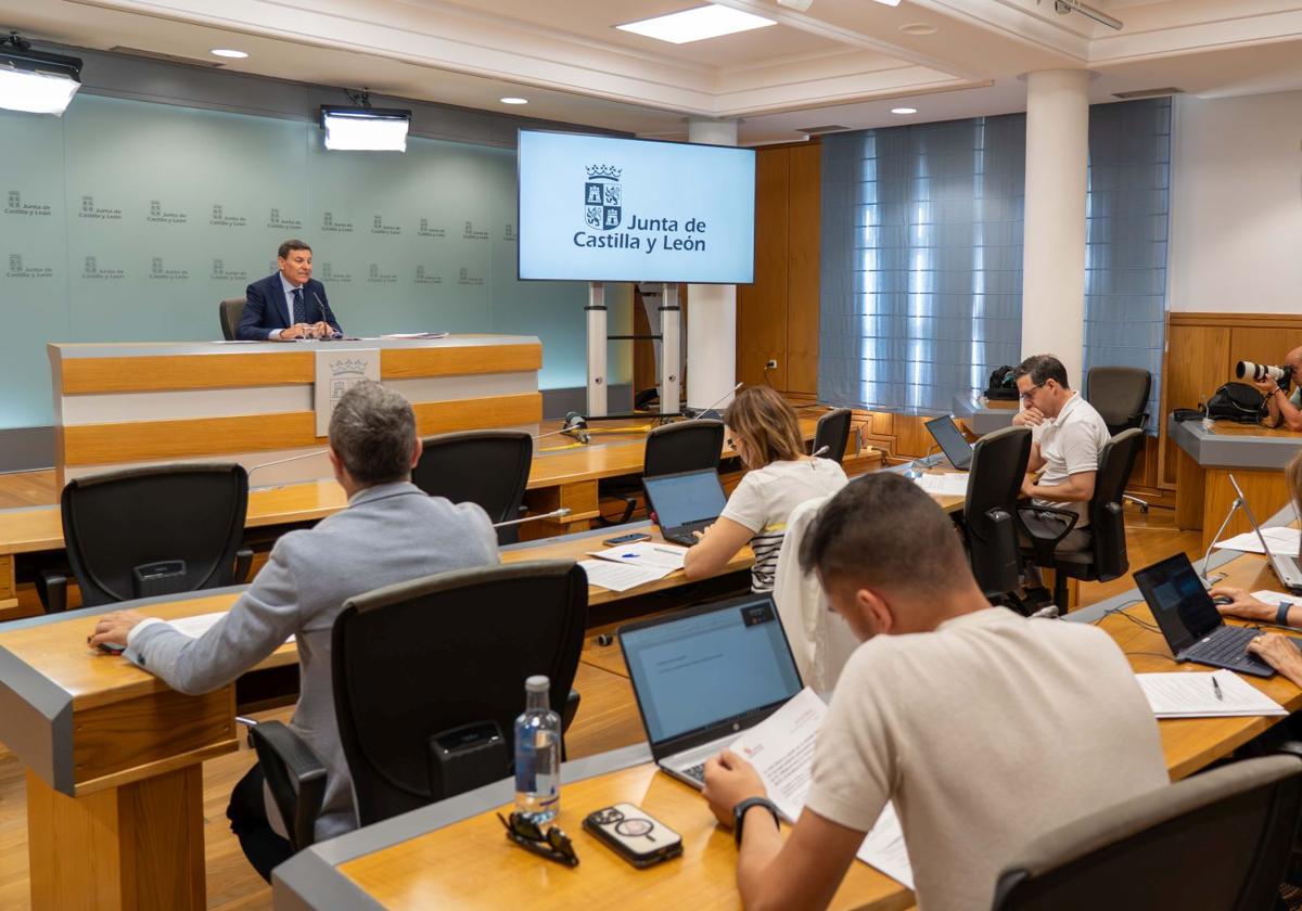 El portavoz de la Junta, Carlos Fernández Carriedo, tras el Consejo de Gobierno de este jueves.