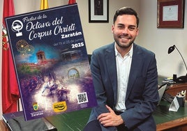 El alcalde de Zaratán, Roberto Migallón, y detalle del cartel que anuncia las fiestas.