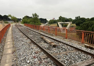 Vía de Ariza sobre el paso elevado sobre la VA-30 que impedía la culminación del viaducto de los Tramposos que cerrará la variante de mercancías.