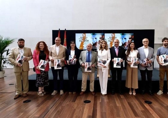 Representantes de instituciones y del festival en la presentación de Olmedo Clásico.