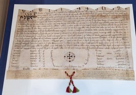 Un documento conservado en el Archivo de la Real Chancillería y expuesto en una muestra sobre Alfonso X el Sabio en 2024.
