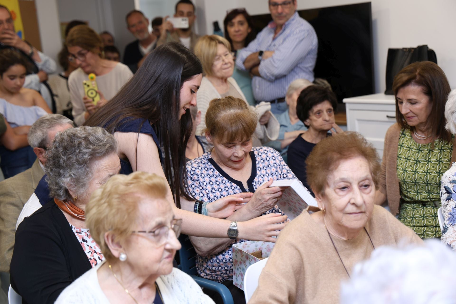 Intercambio de libros entre mayores y jóvenes