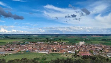Vista de la localidad vallisoletana de Tordehumos desde el castillo.