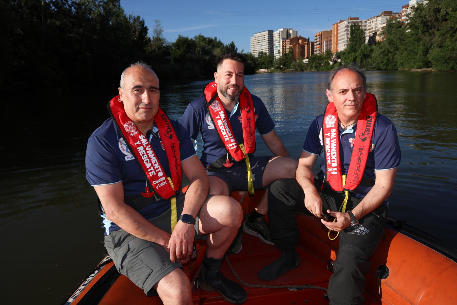 Carlos Díez, Pau Fernández y Rubén de Miguel, buzos del Grupo de Salvamento y Rescat de Castilla y León.