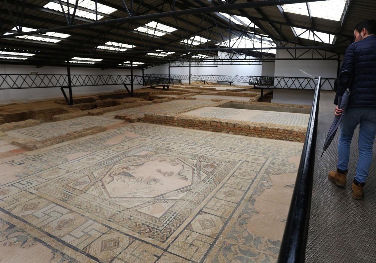 La Junta se compromete a colaborar en la reforma de la villa romana de La Tejada