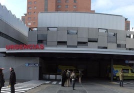 Entrada a las Urgencias del Hospital Clínico de Valladolid, en una imagen de archivo.