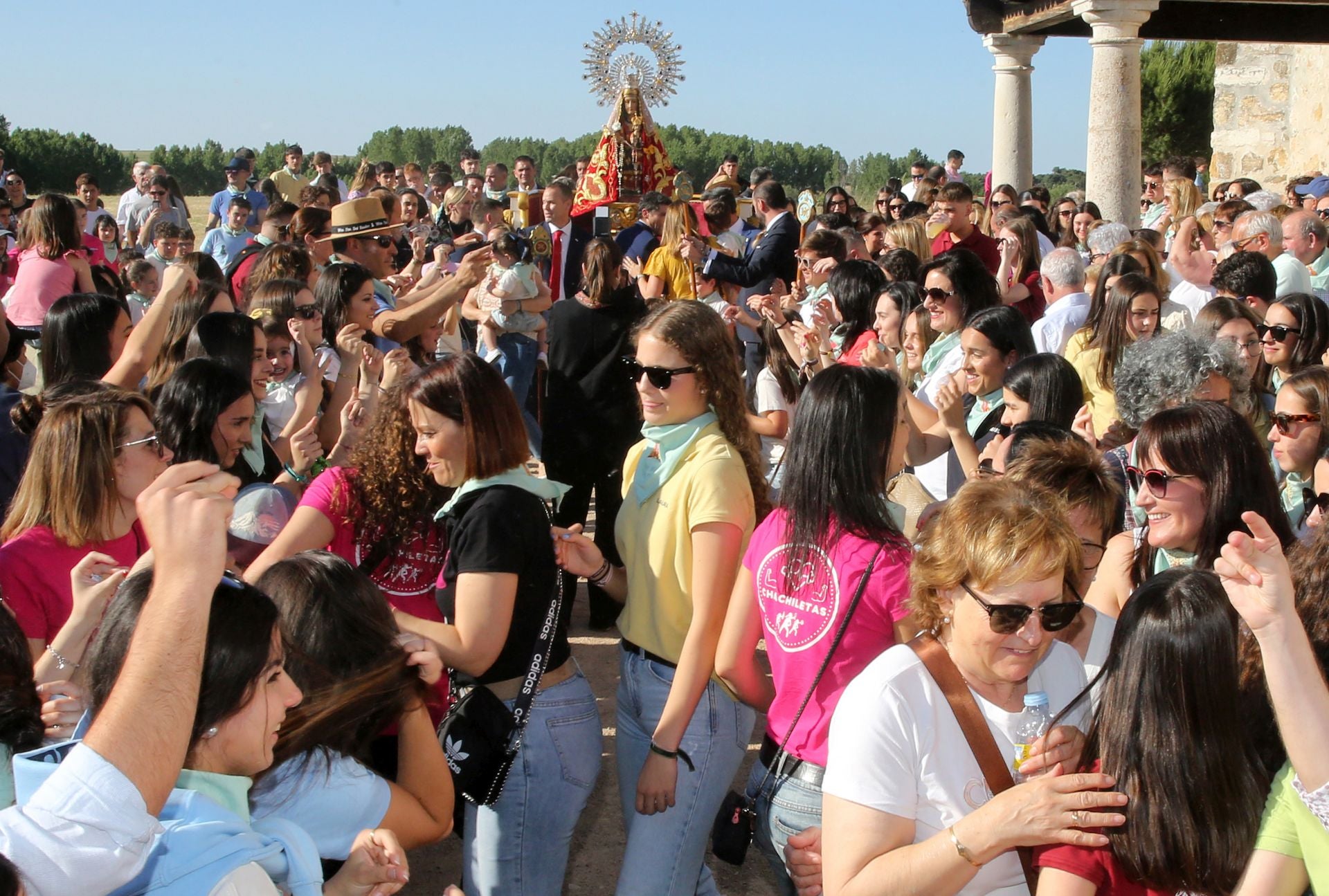La romería de la Virgen del Bustar, en imágenes
