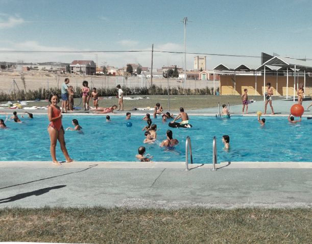 Los vecinos de la localidad disfrutan de las piscinas.