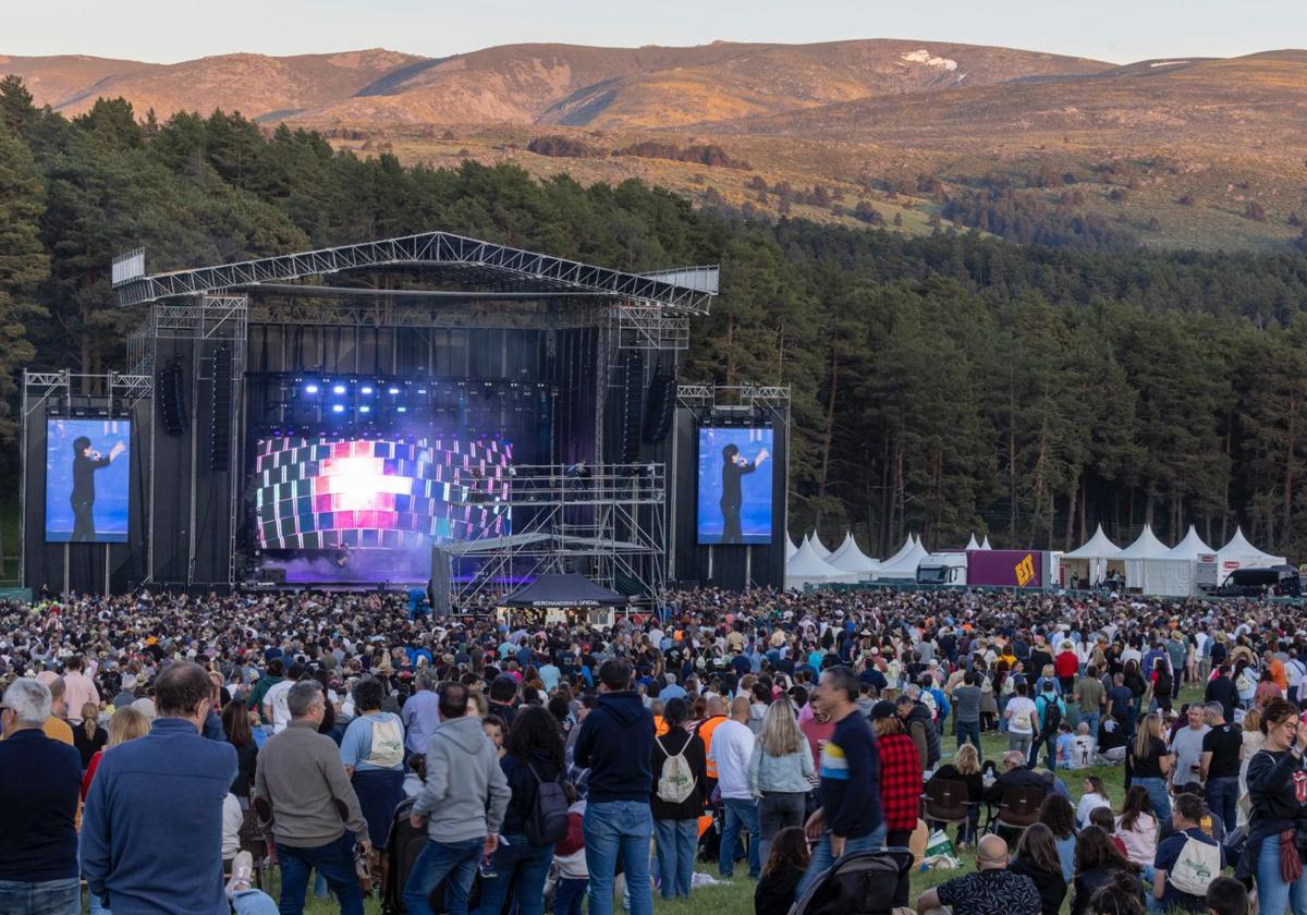 Público frente al escenario durante el concierto de Músicos en la Naturaleza.