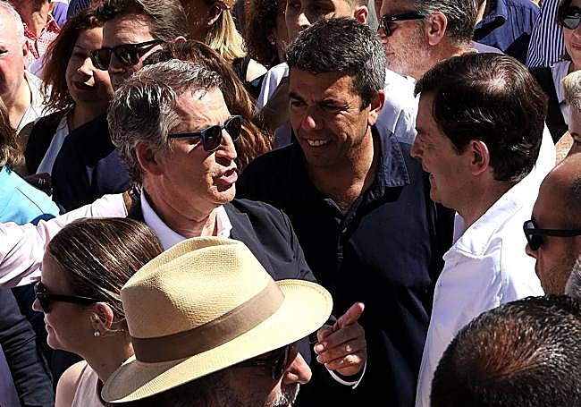 Mañueco conversa con Núñez Feijóo y el valenciano Mazón.