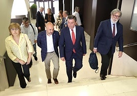 González Gago (2º D), acompañado de los líderes autonómicos de CC OO, UGT y CEOE.