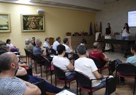Reunión informativa sobre la comunidad energética en Cuéllar.