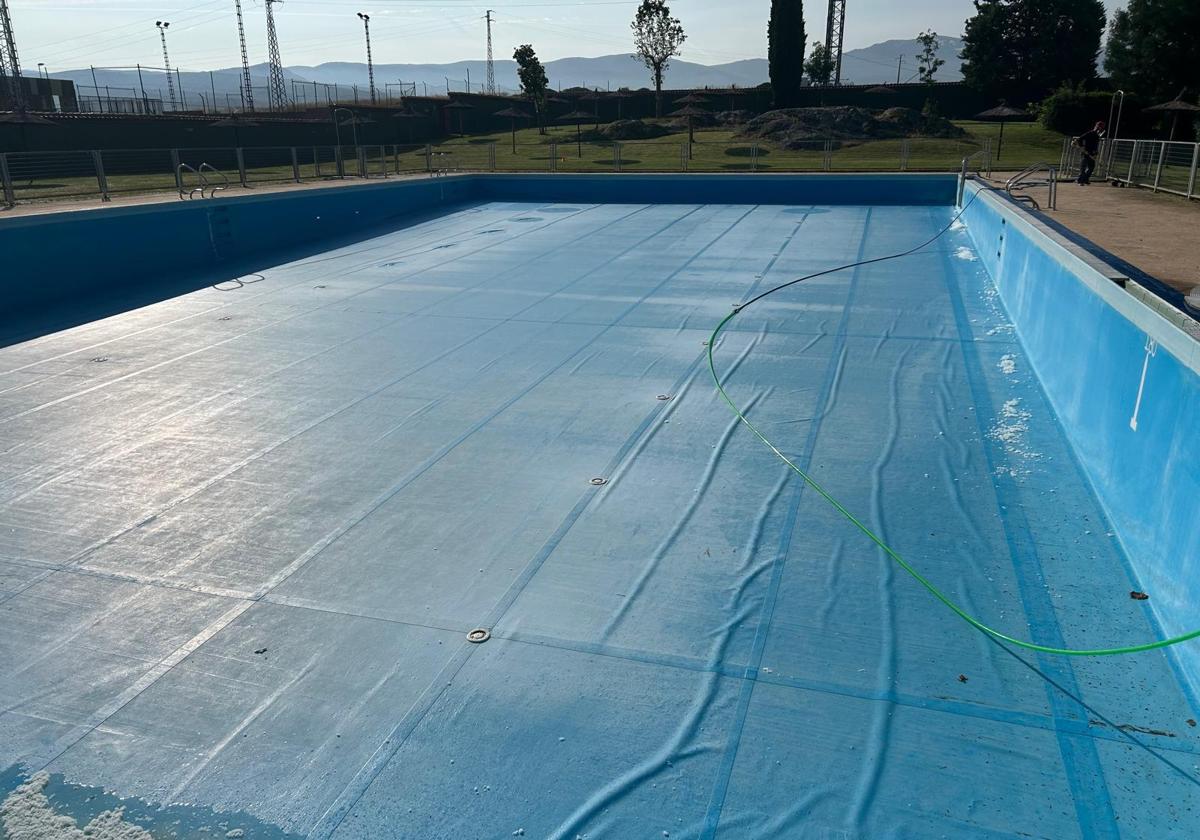 La piscina aplaza a después del verano la parte más importante de sus obras
