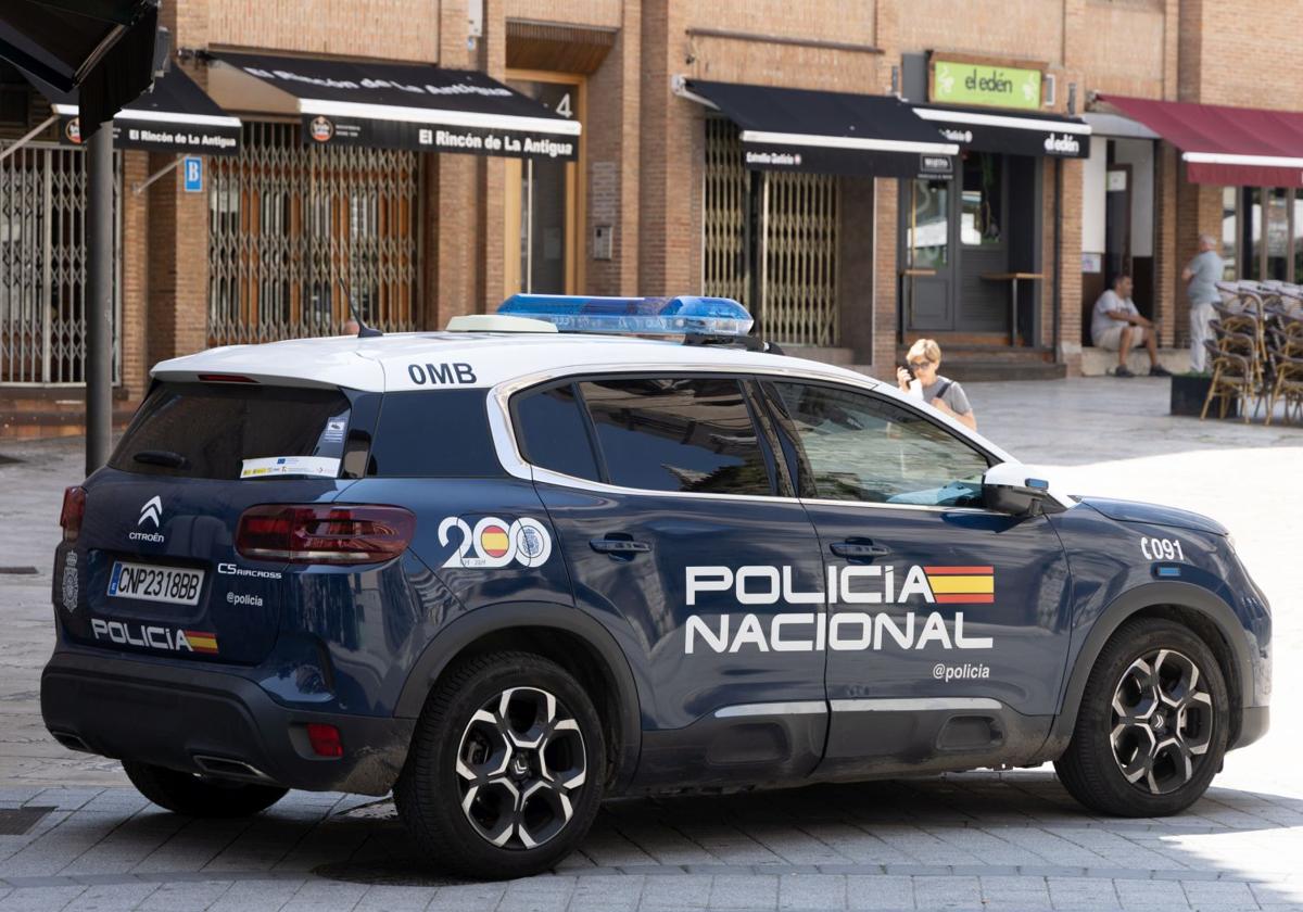 Vehículo de la Policía Nacional en Valladolid, en imagen de archivo.