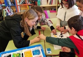 Alumnos del colegio Marqués de Santillana, en una actividad.