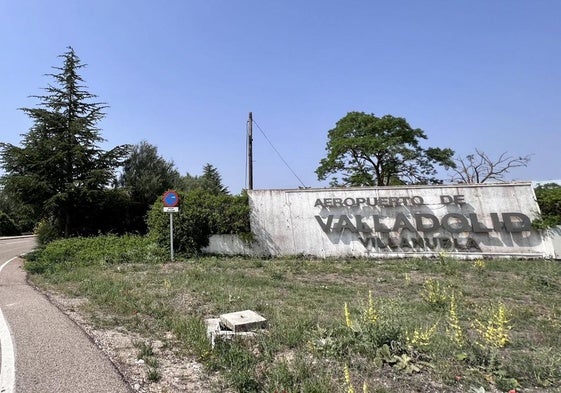 Imagen de archivo del acceso al aeropuerto de Villanubla.