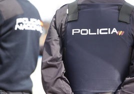 Tres detenidos por romperle la nariz a otro hombre para quitarle unas gafas