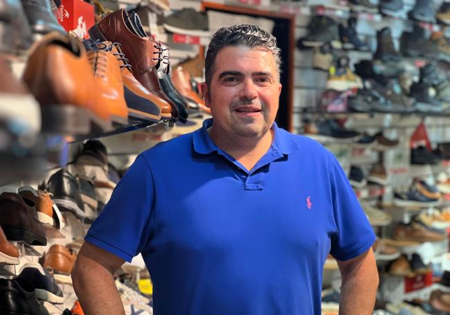 David Conde, de la tienda Calzados Toñín.