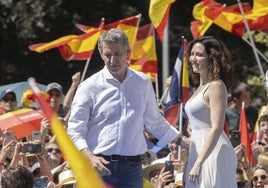 Alberto Núñez Feijóo e Isabel Díaz Ayuso, en la manifestación del domingo en Madrid.