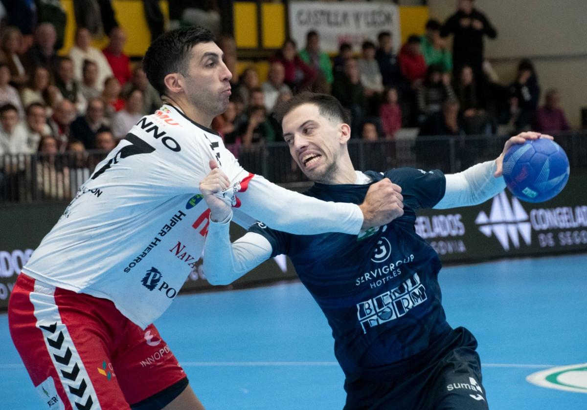 David Roca, durante el partido ante el Balonmano Nava de la pasada temporada.