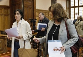 Las concejalas de Vamos Palencia y Vox Marta Font y Sonia Lalanda.