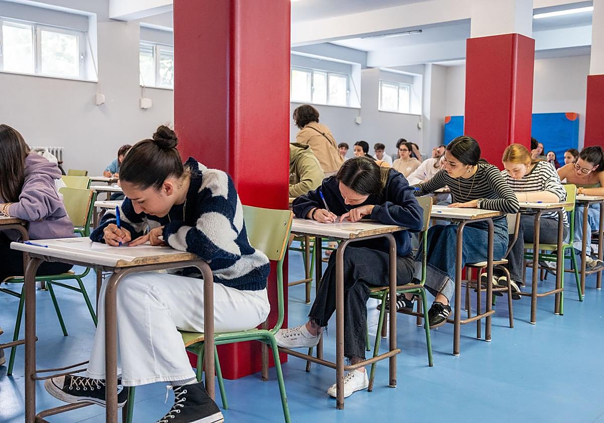 Primer día de la PAU en el instituto Alonso Berruguete.