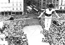 Las acrobacias imposibles de Los Bordinis en Valladolid