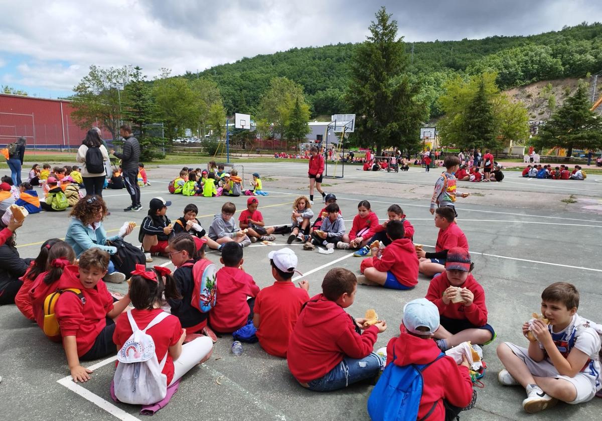Niños participantes en la primera jornada de convicencia celebrada el año pasado.
