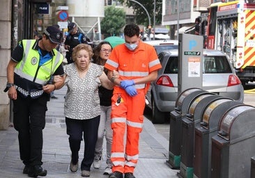Tres trasladados al hospital tras el incendio en una vivienda de Nicolás Salmerón