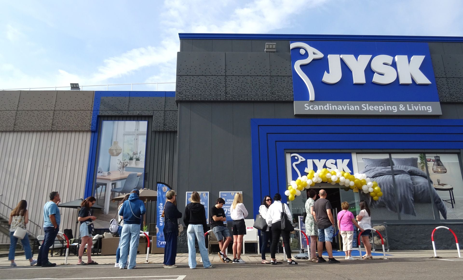 Las fotos de la inauguración de la tienda de la cadena Jysk en Valladolid
