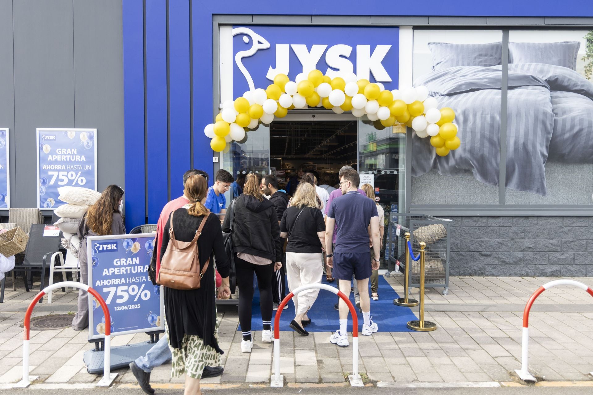 Las fotos de la inauguración de la tienda de la cadena Jysk en Valladolid