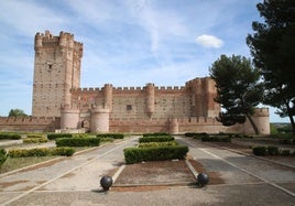 Vista principal del exterior del Castillo de la Mota.