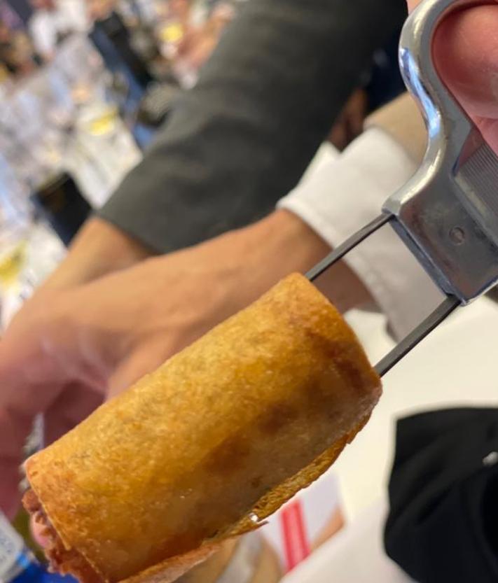 Imagen secundaria 2 - Pincho de tortilla del bar Postal, 'Pucela Roll' de Trasto y 'Corchifrito' de Suite 22.