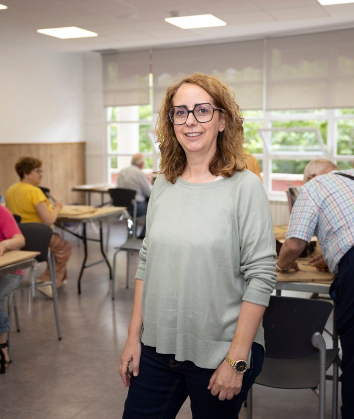 Imagen secundaria 2 - La responsable del CVA Puente Colgante, Marisa Urdiales (centro) y los