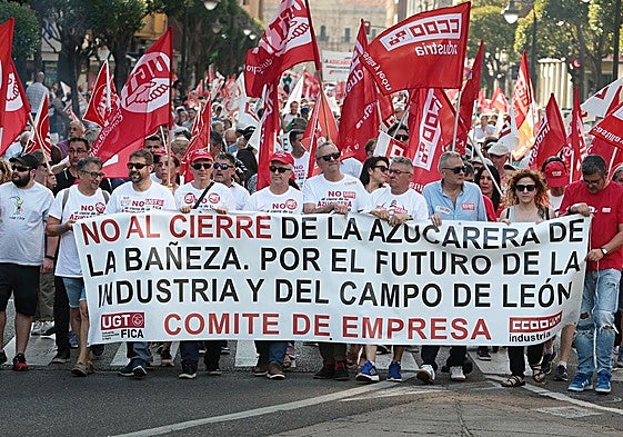 Cabeza de la manifestación celebrada ayer en León.