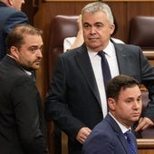 Santos Cerdán, en su escaño del Congreso este jueves. A su lado, Manuel Arribas y en primer término, Javier Alfonso Cendón.