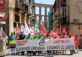 Cabeza de la manifestación, a su paso por la calle Cervantes.