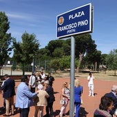 La placa que marca la Plaza Francisco Pinto, en el Pinar de Antequera.